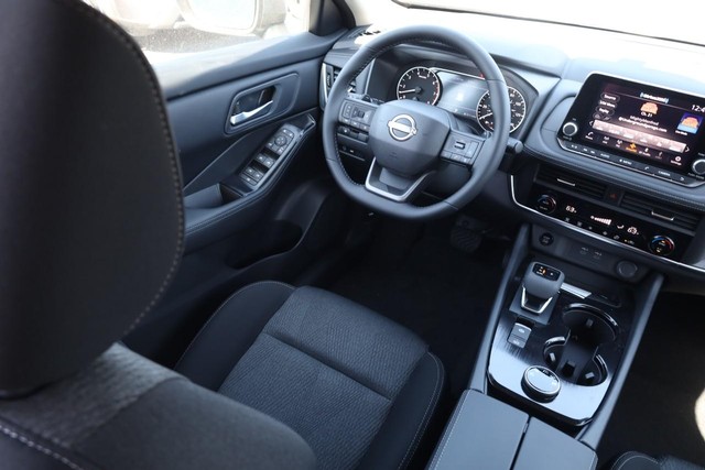 Nissan Rogue Vehicle Image 25