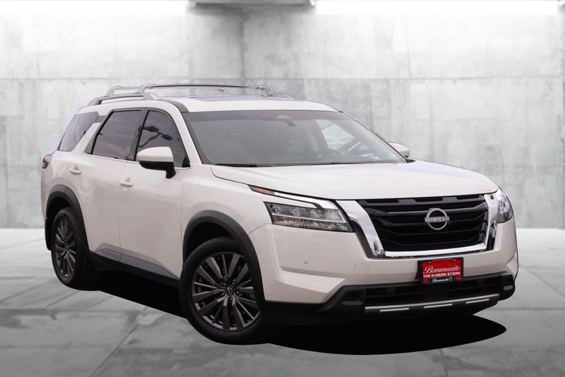Nissan Pathfinder Vehicle Image 02