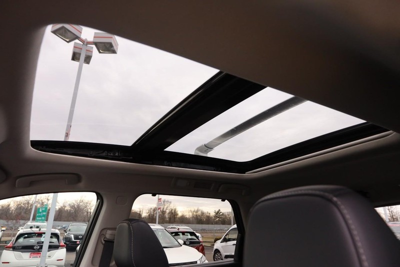 Nissan Pathfinder Vehicle Image 09