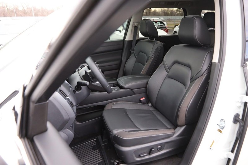 Nissan Pathfinder Vehicle Image 10