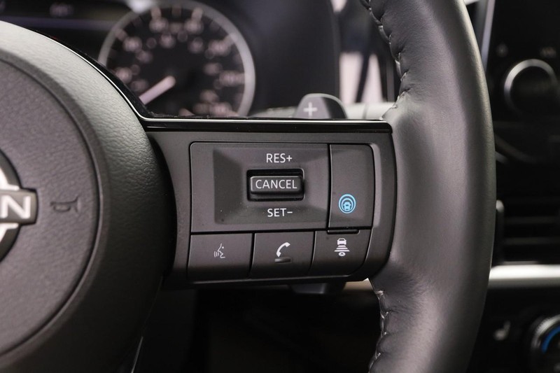 Nissan Pathfinder Vehicle Image 15