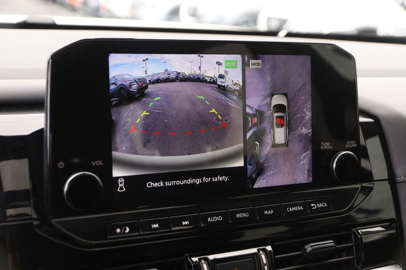 Nissan Pathfinder Vehicle Image 19