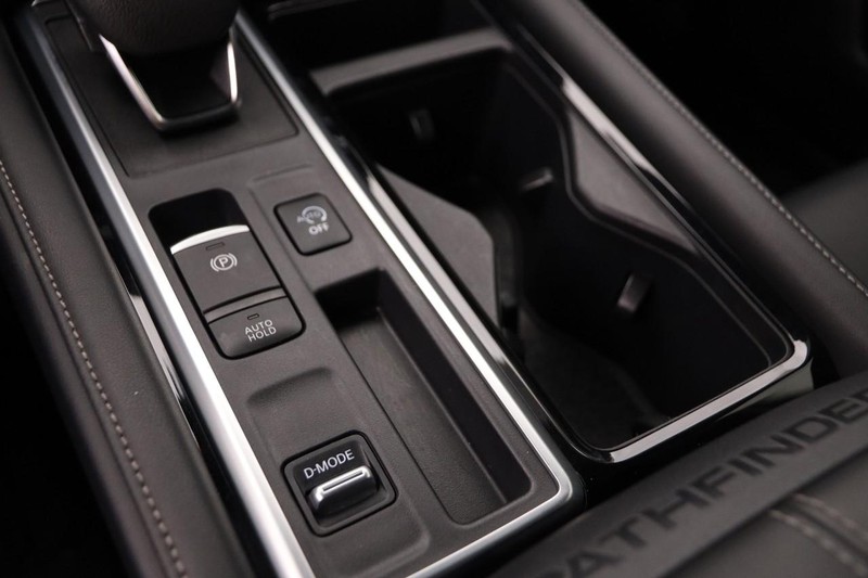 Nissan Pathfinder Vehicle Image 21