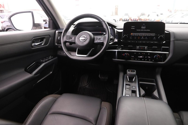 Nissan Pathfinder Vehicle Image 24
