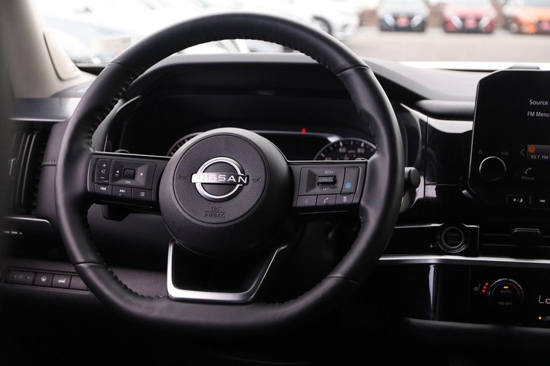 Nissan Pathfinder Vehicle Image 25