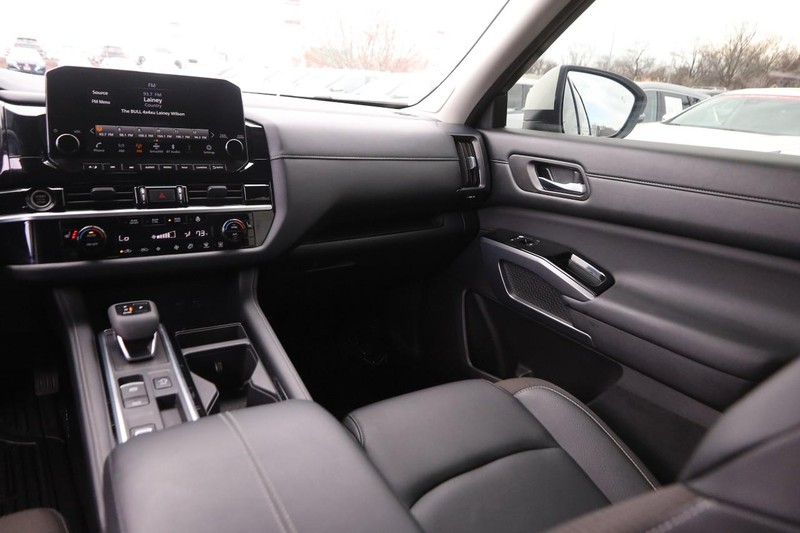 Nissan Pathfinder Vehicle Image 27