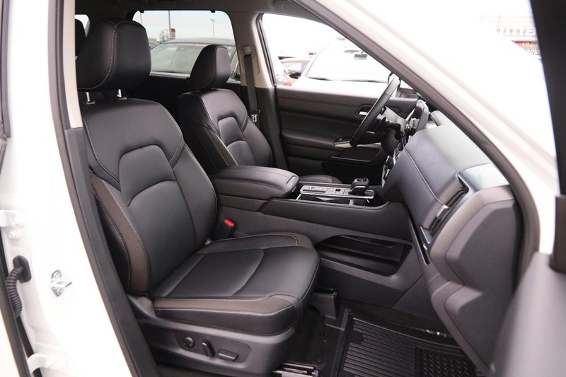 Nissan Pathfinder Vehicle Image 28