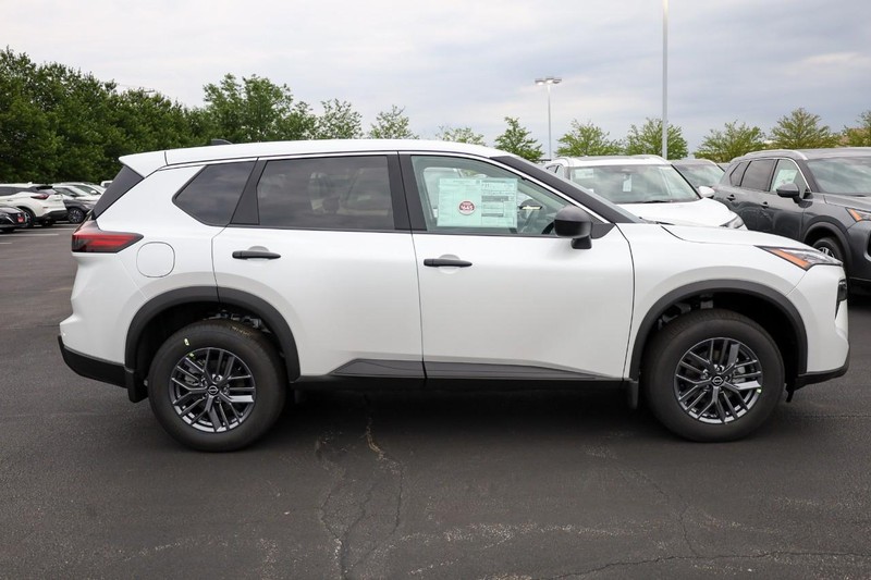 Nissan Rogue Vehicle Image 05