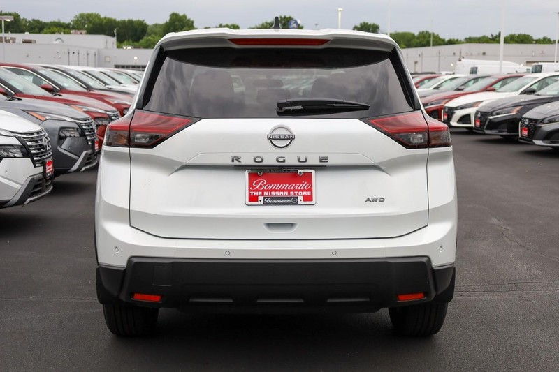 Nissan Rogue Vehicle Image 06