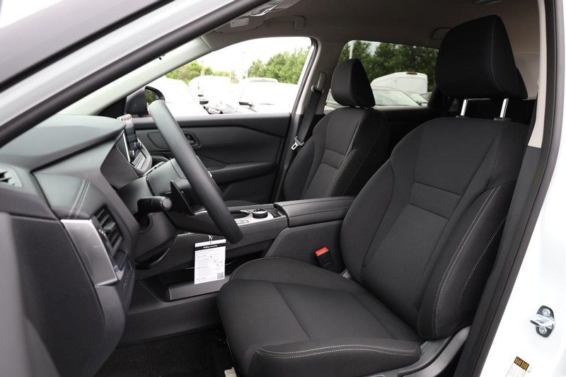 Nissan Rogue Vehicle Image 07