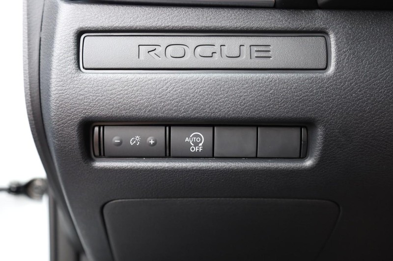 Nissan Rogue Vehicle Image 08