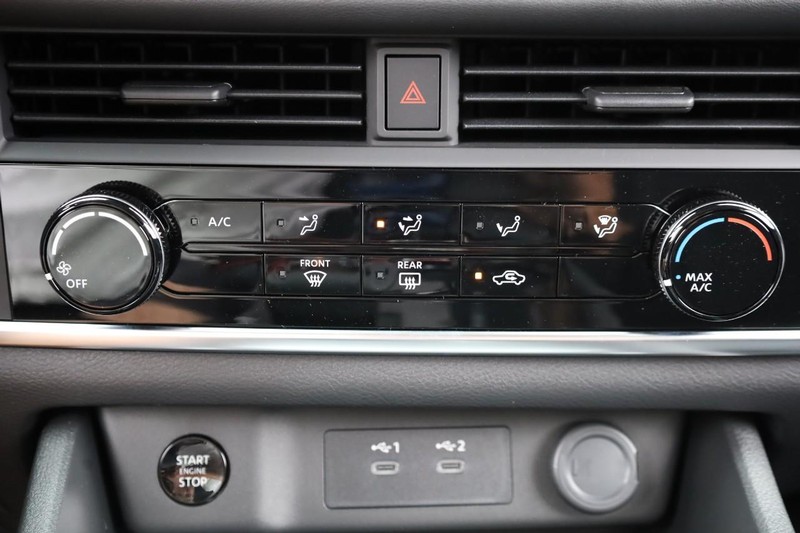 Nissan Rogue Vehicle Image 13