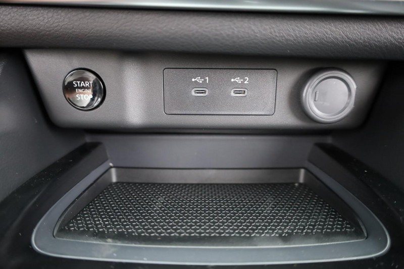 Nissan Rogue Vehicle Image 14