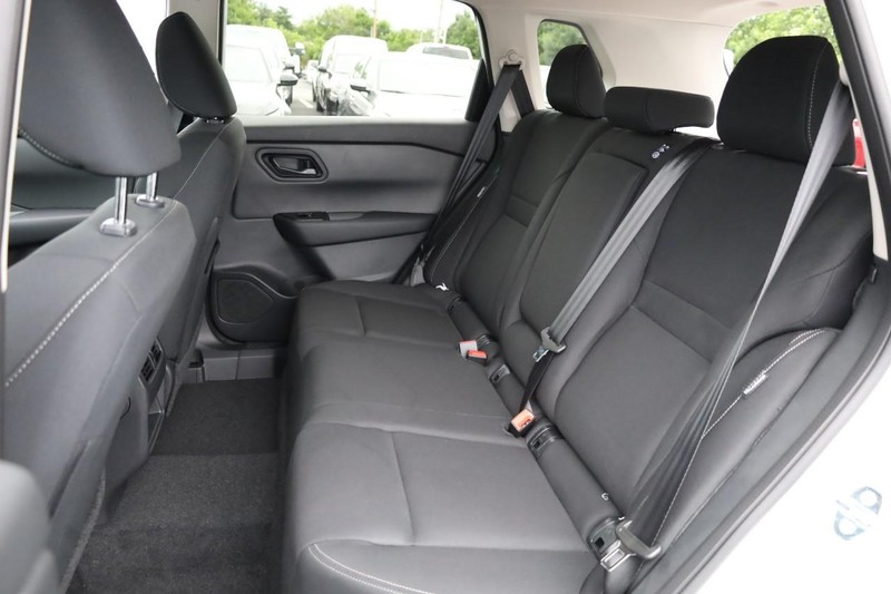Nissan Rogue Vehicle Image 15