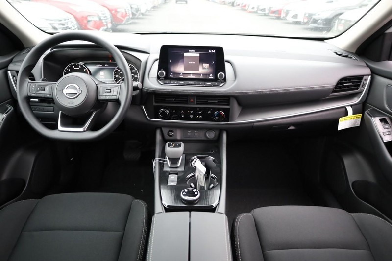 Nissan Rogue Vehicle Image 16