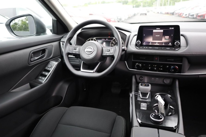 Nissan Rogue Vehicle Image 17