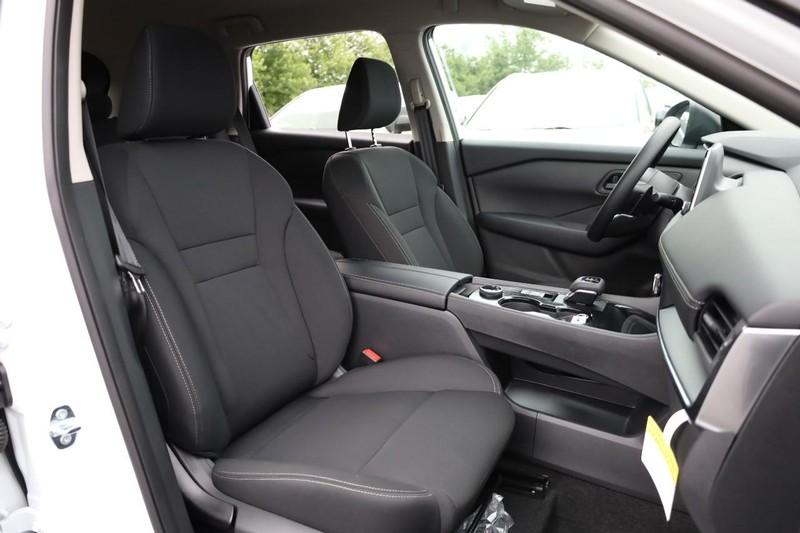 Nissan Rogue Vehicle Image 20