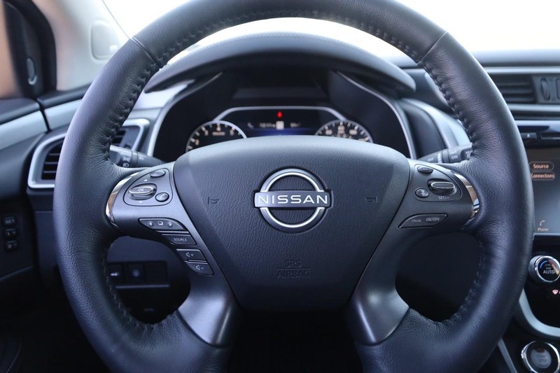 Nissan Murano Vehicle Image 12