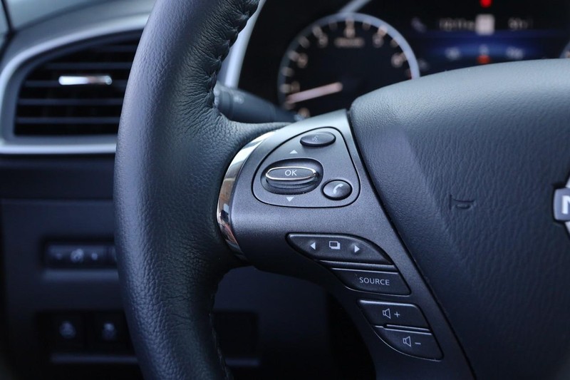 Nissan Murano Vehicle Image 13