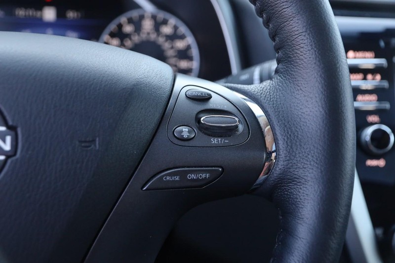 Nissan Murano Vehicle Image 14