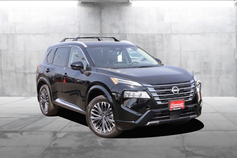 Nissan Rogue Vehicle Image 02