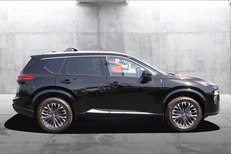 Nissan Rogue Vehicle Image 05