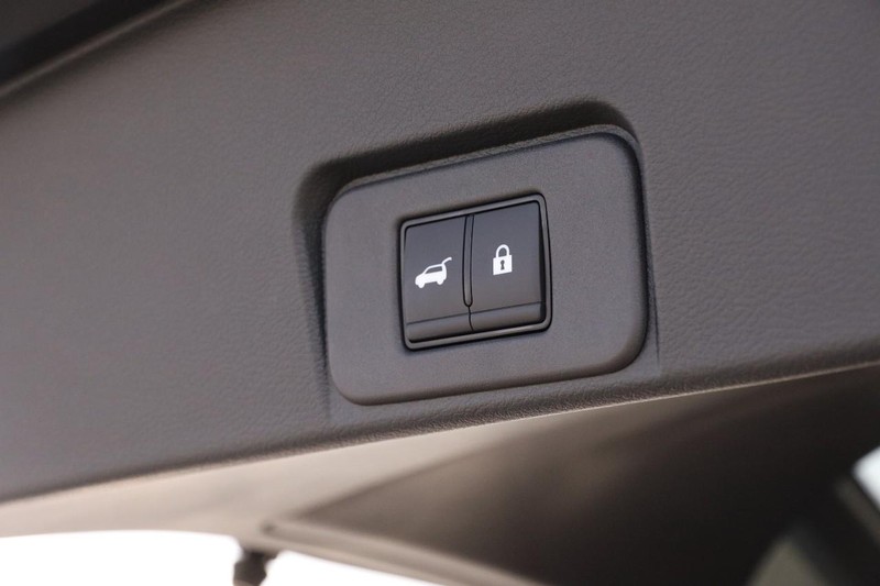 Nissan Rogue Vehicle Image 08