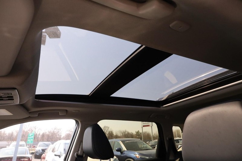 Nissan Rogue Vehicle Image 09