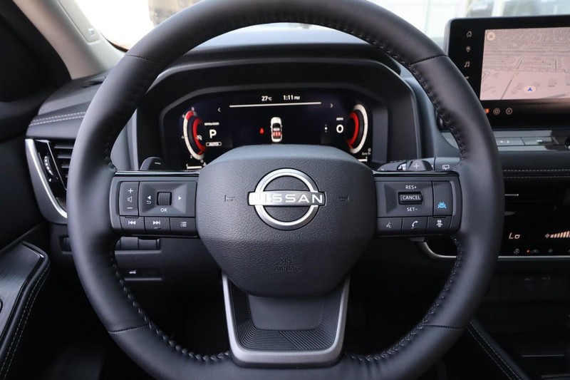 Nissan Rogue Vehicle Image 12