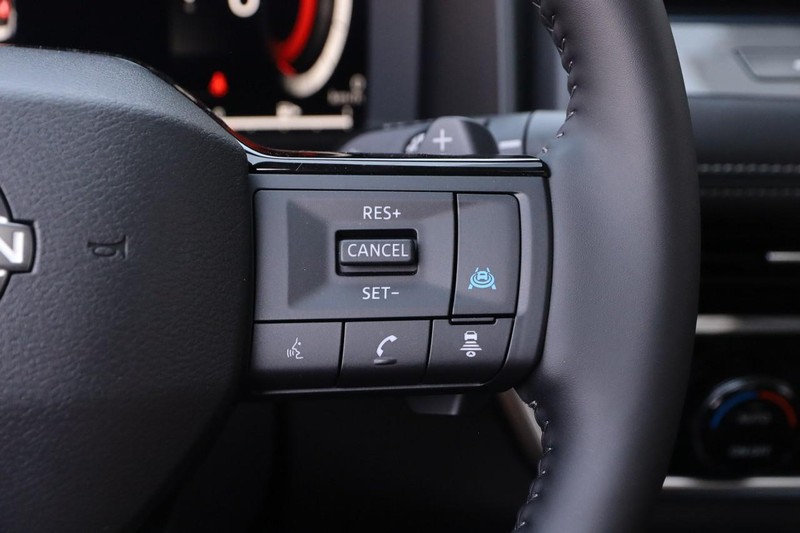 Nissan Rogue Vehicle Image 14