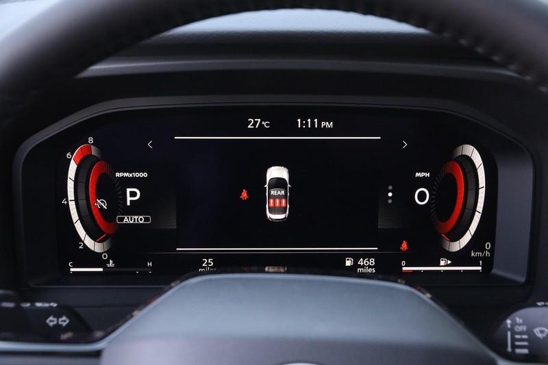 Nissan Rogue Vehicle Image 15