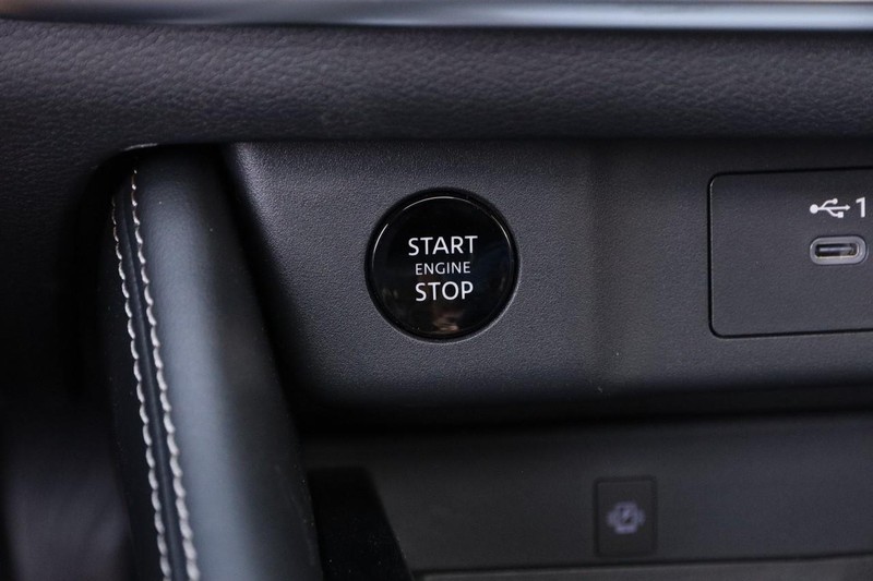 Nissan Rogue Vehicle Image 16