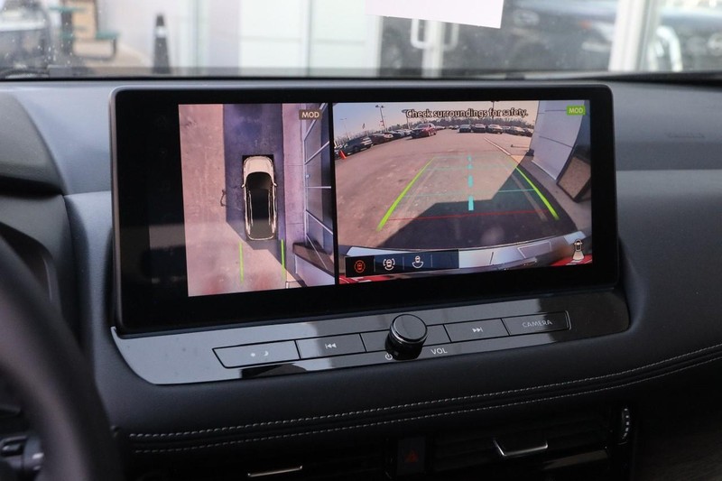 Nissan Rogue Vehicle Image 18