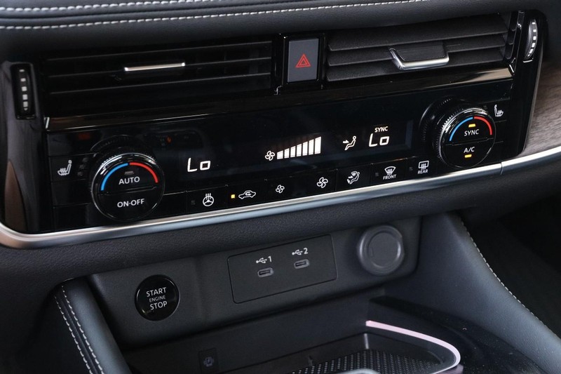Nissan Rogue Vehicle Image 19