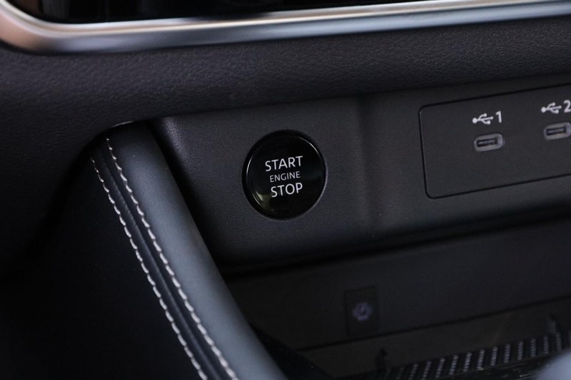 Nissan Rogue Vehicle Image 20