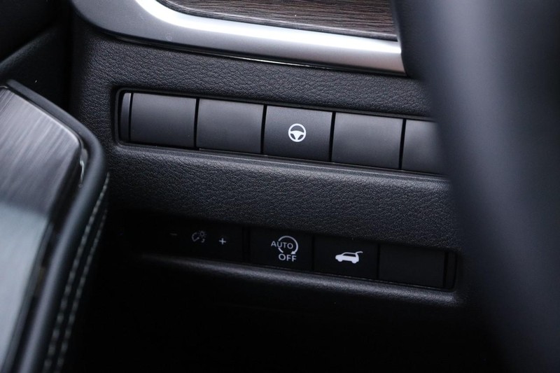 Nissan Rogue Vehicle Image 22