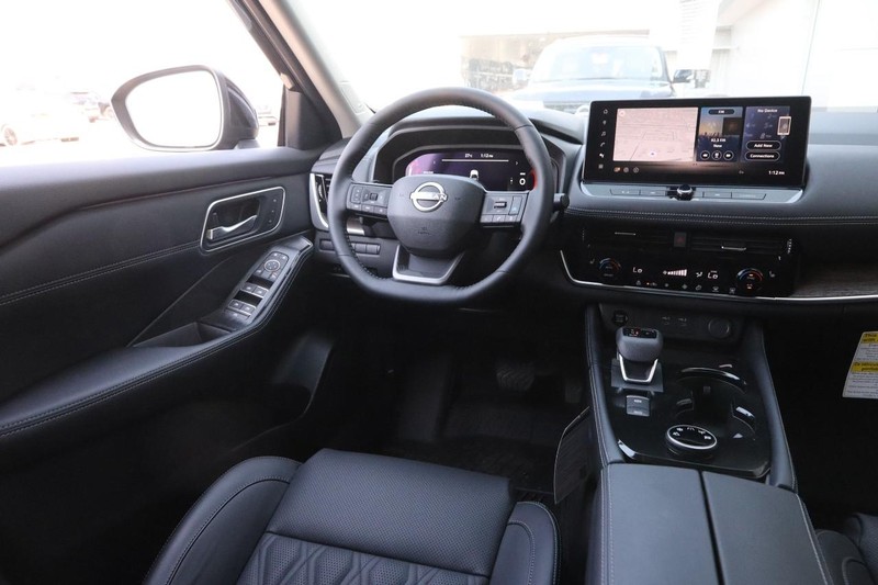Nissan Rogue Vehicle Image 24
