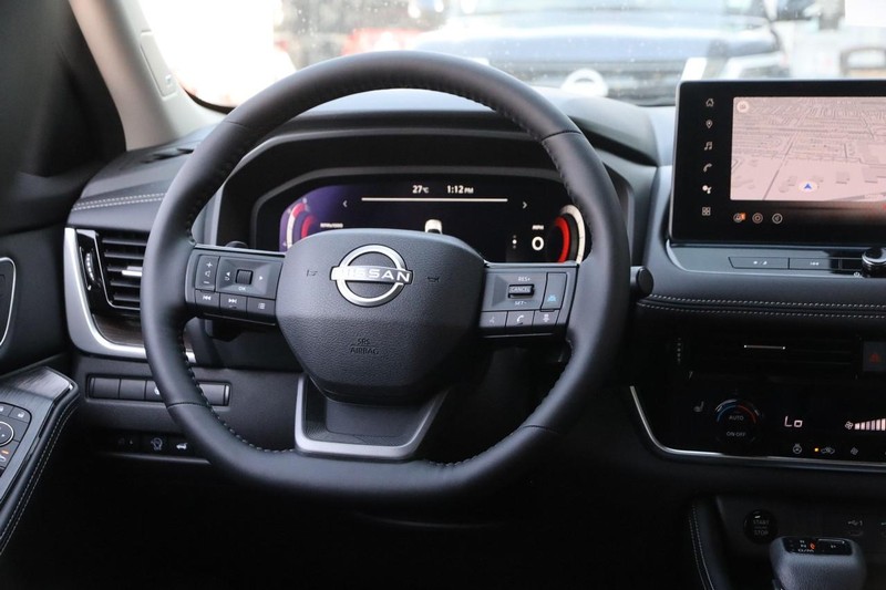 Nissan Rogue Vehicle Image 25