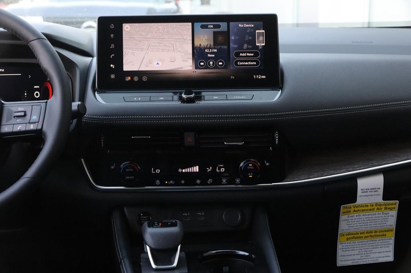 Nissan Rogue Vehicle Image 26