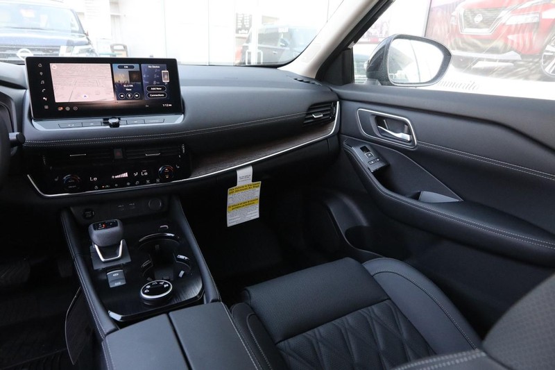 Nissan Rogue Vehicle Image 27