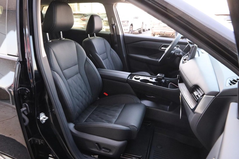 Nissan Rogue Vehicle Image 28