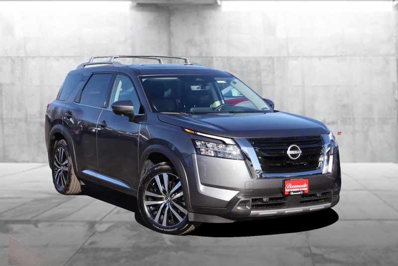 Nissan Pathfinder Vehicle Image 02