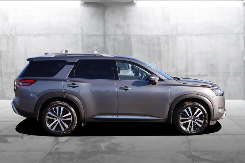 Nissan Pathfinder Vehicle Image 05