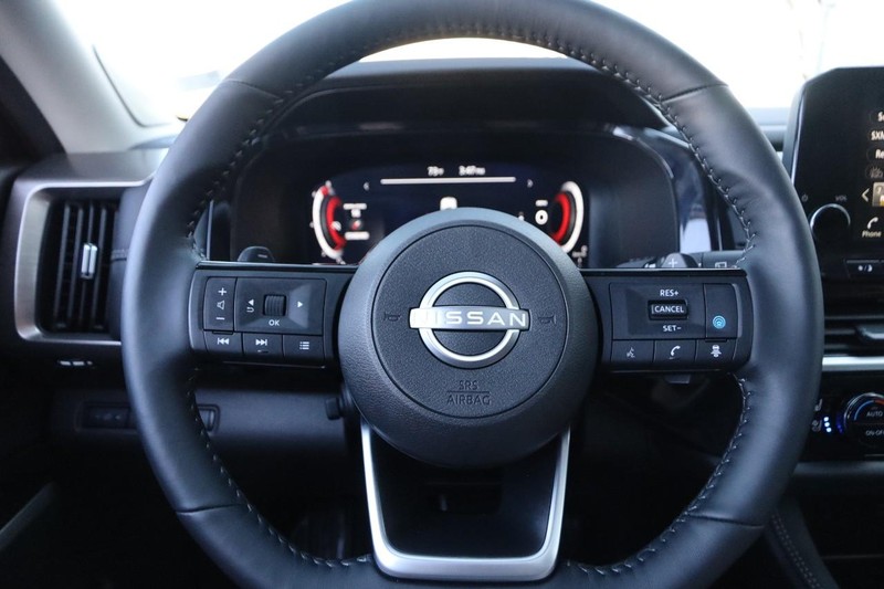 Nissan Pathfinder Vehicle Image 13