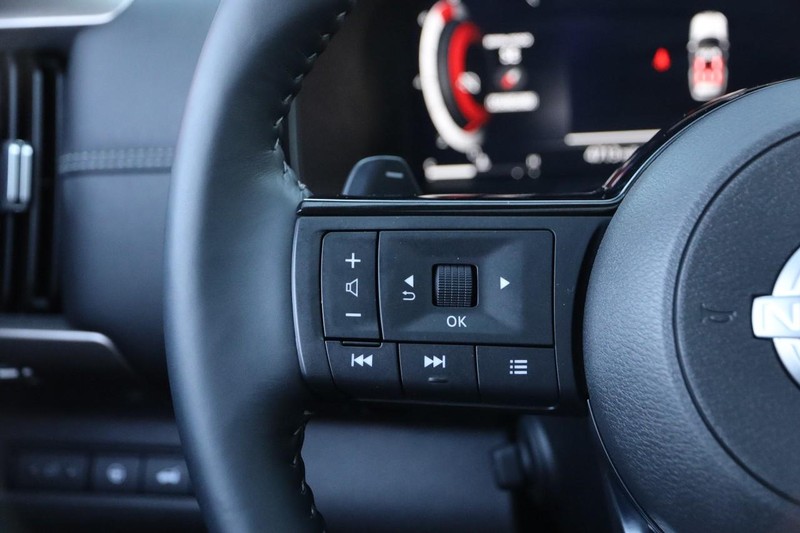 Nissan Pathfinder Vehicle Image 14