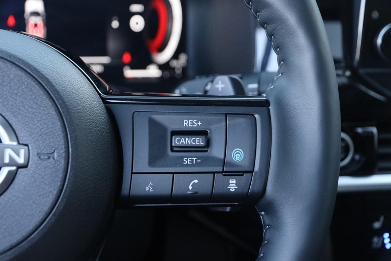 Nissan Pathfinder Vehicle Image 15