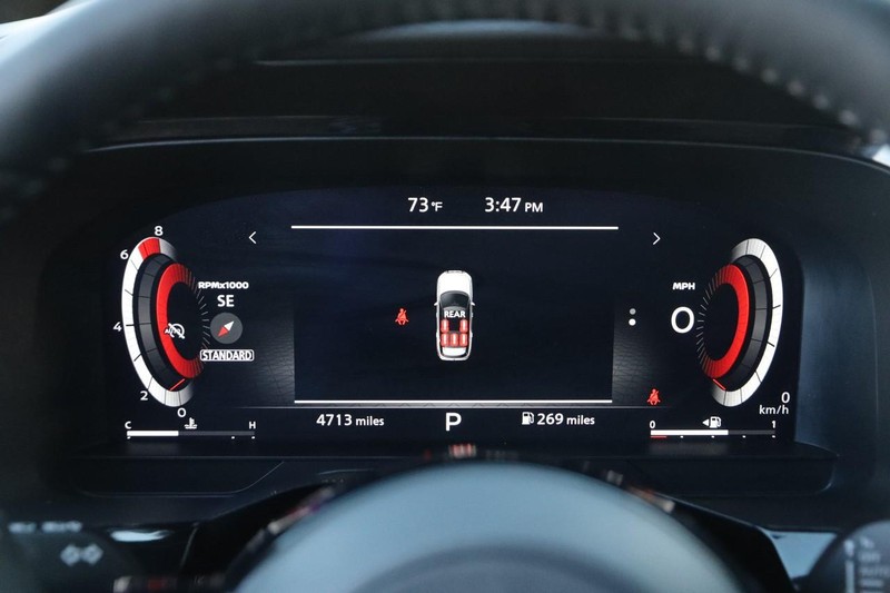 Nissan Pathfinder Vehicle Image 16