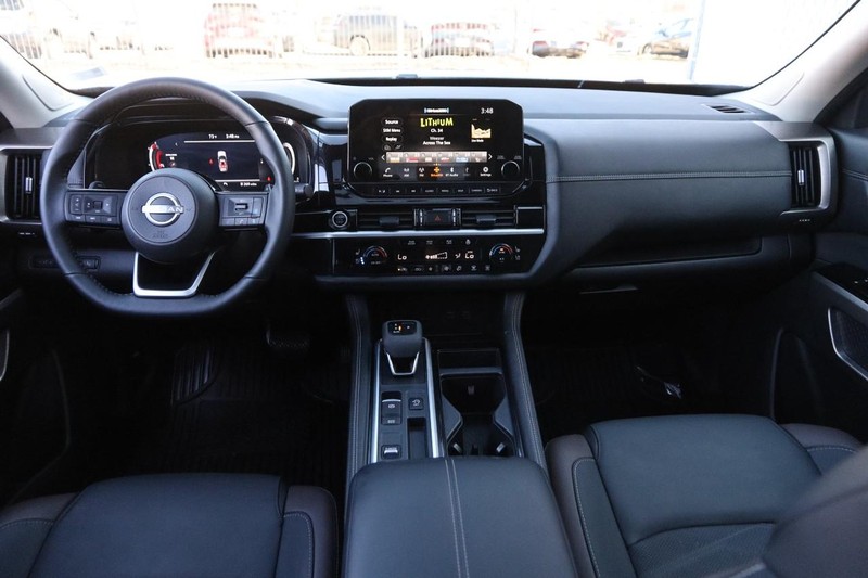 Nissan Pathfinder Vehicle Image 22