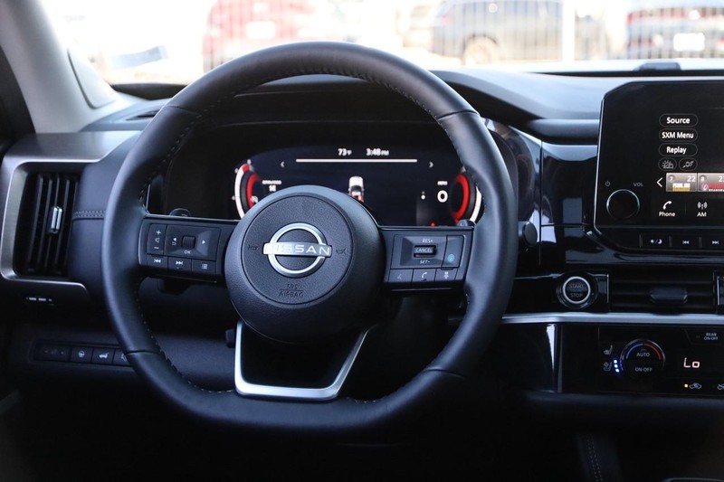Nissan Pathfinder Vehicle Image 24