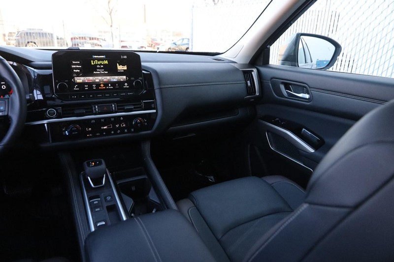 Nissan Pathfinder Vehicle Image 26